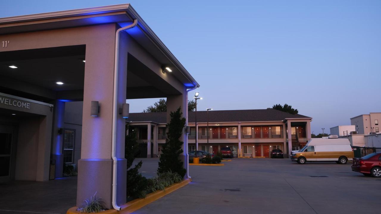 Catoosa Inn & Suites Buitenkant foto