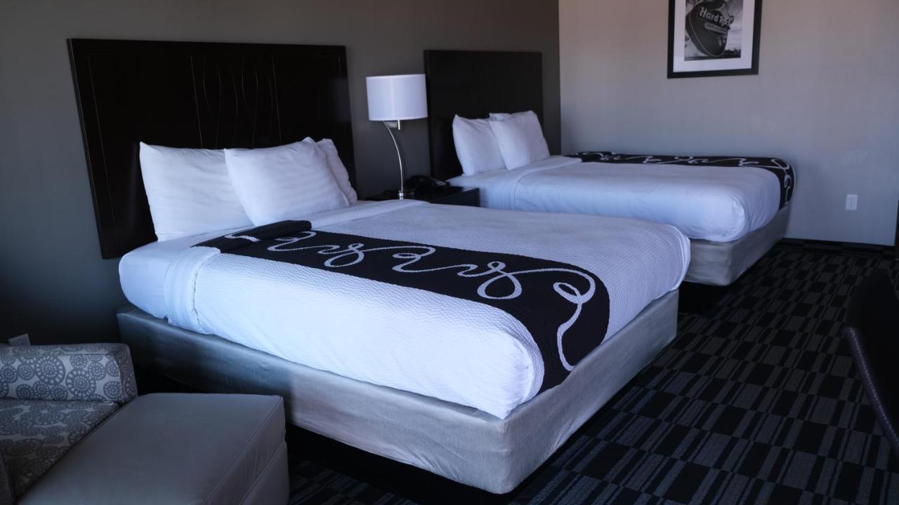 Catoosa Inn & Suites Buitenkant foto