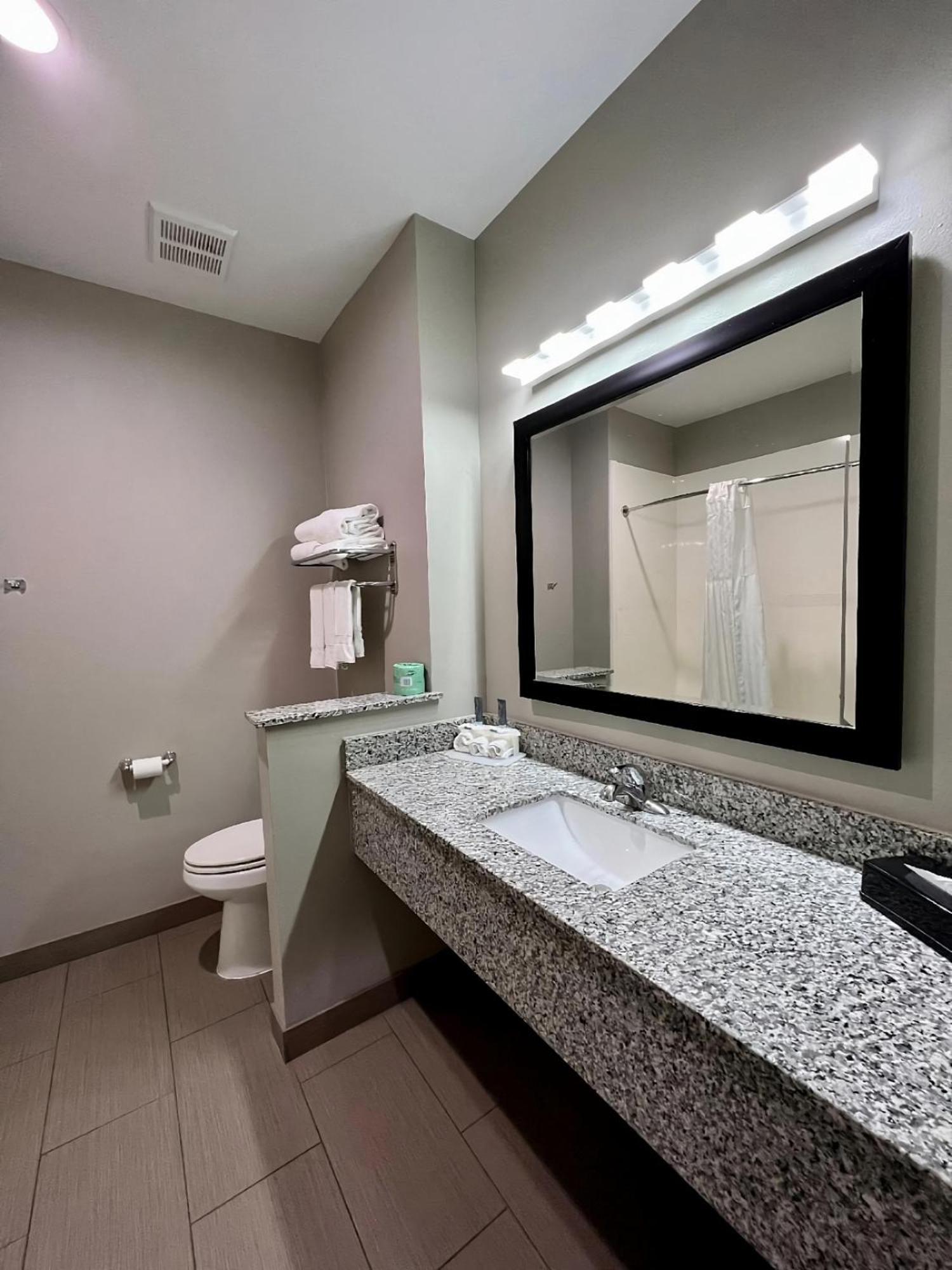 Catoosa Inn & Suites Buitenkant foto