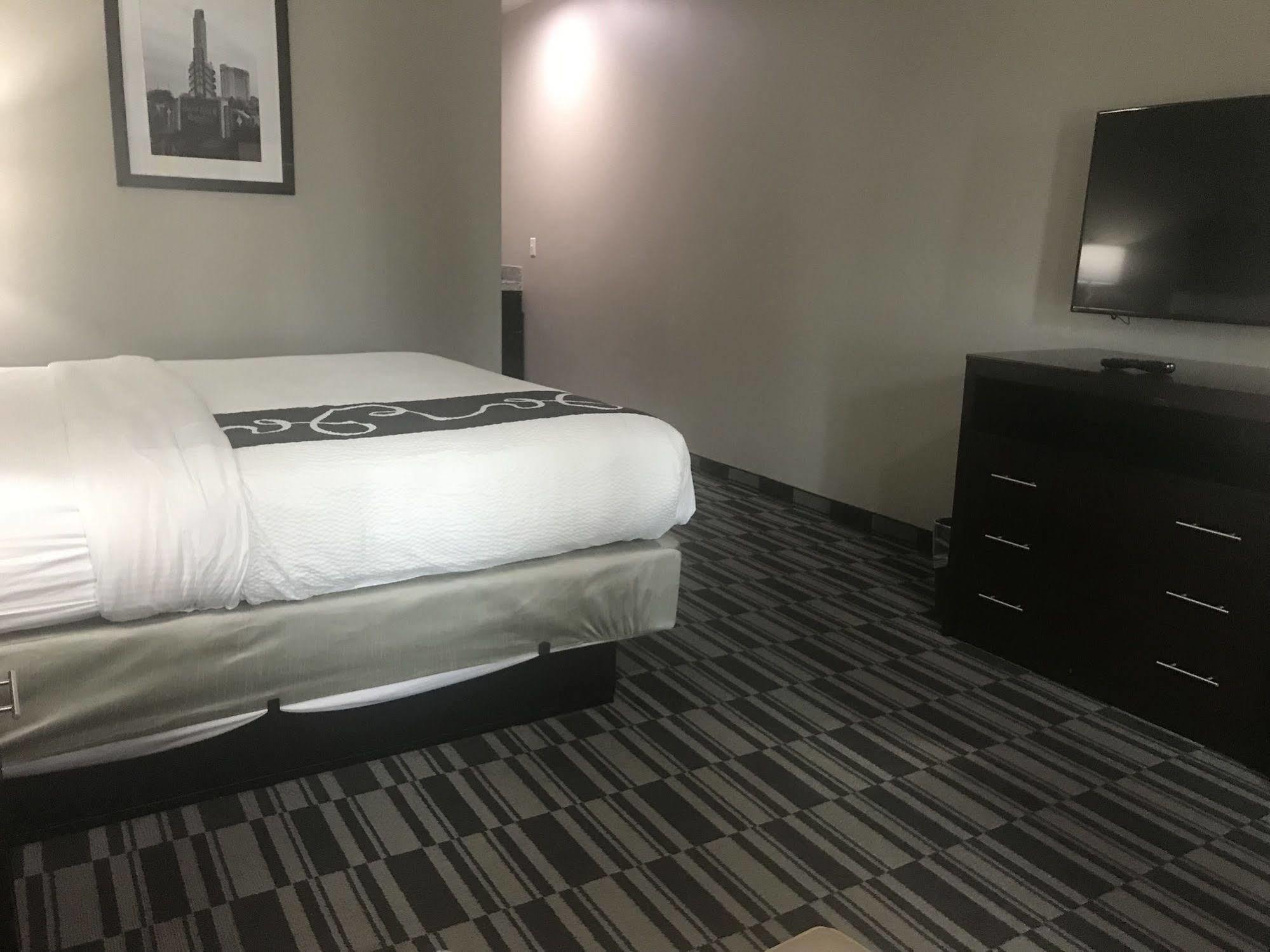 Catoosa Inn & Suites Buitenkant foto
