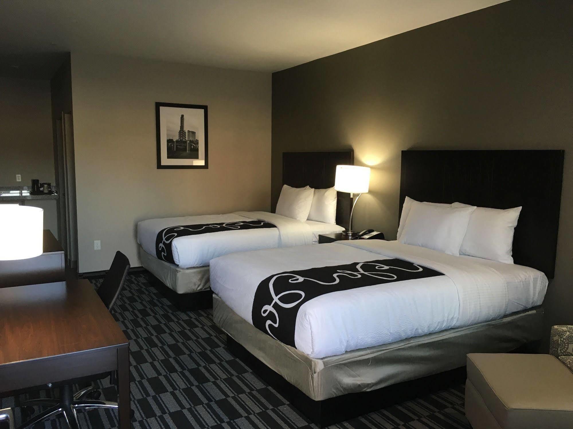 Catoosa Inn & Suites Buitenkant foto