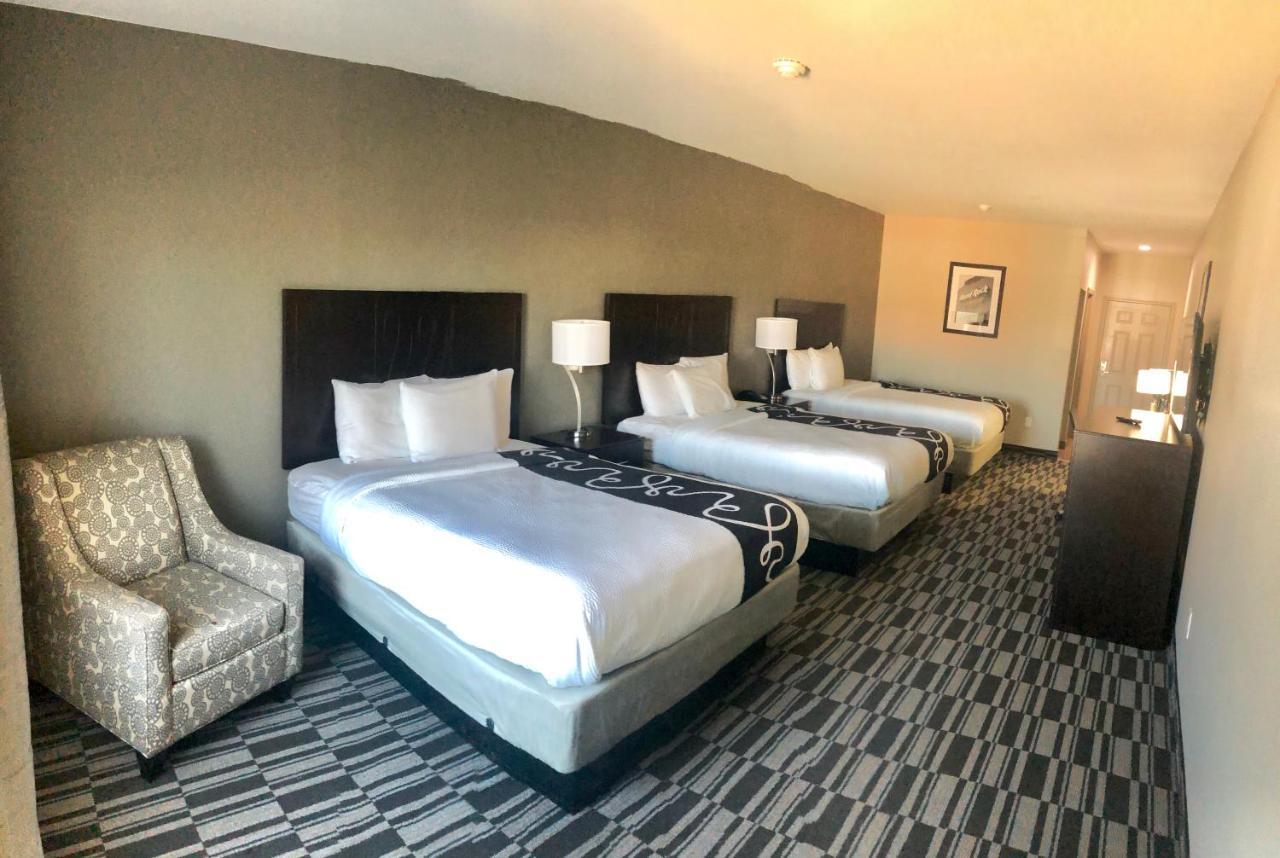 Catoosa Inn & Suites Buitenkant foto