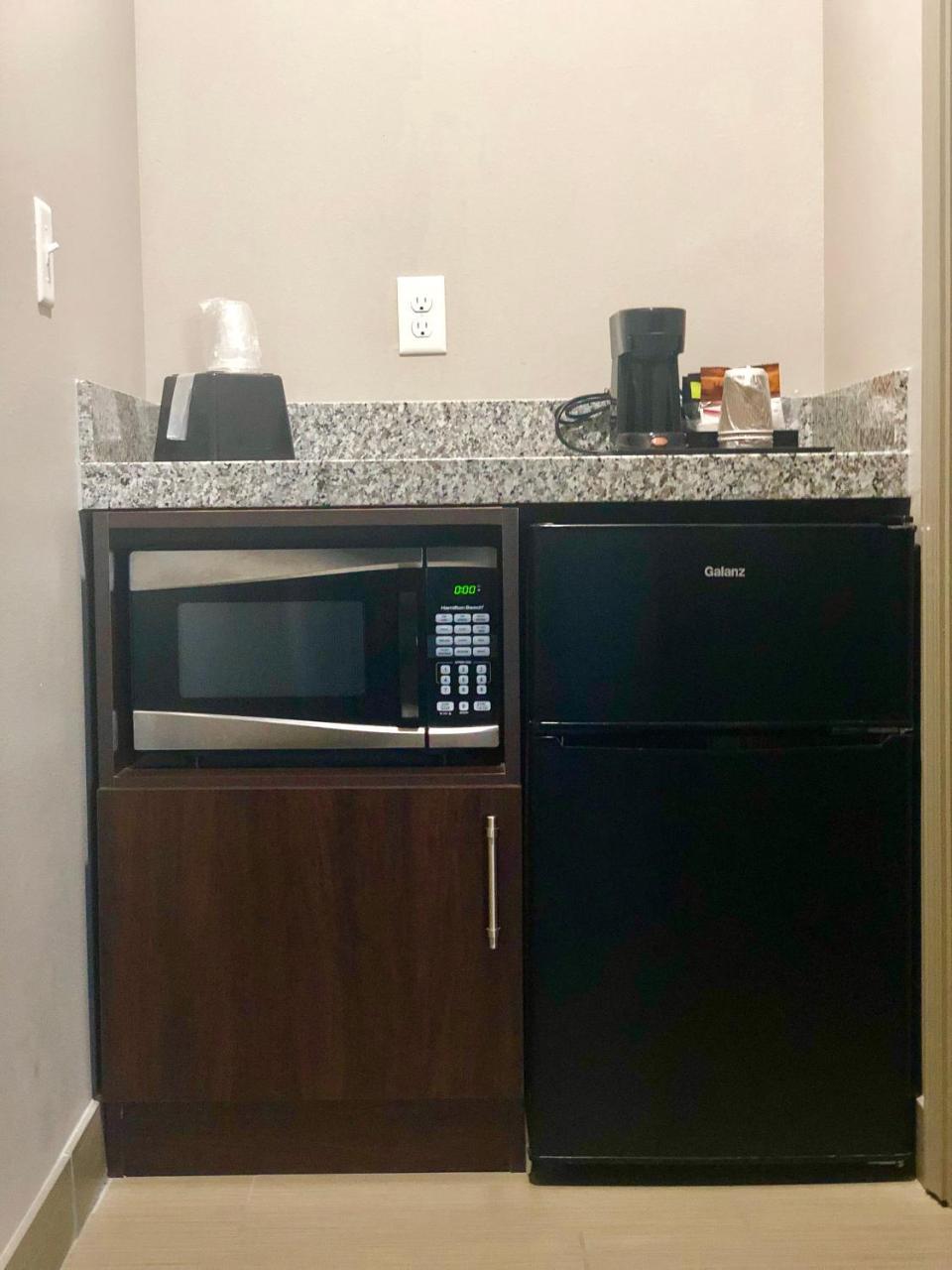 Catoosa Inn & Suites Buitenkant foto