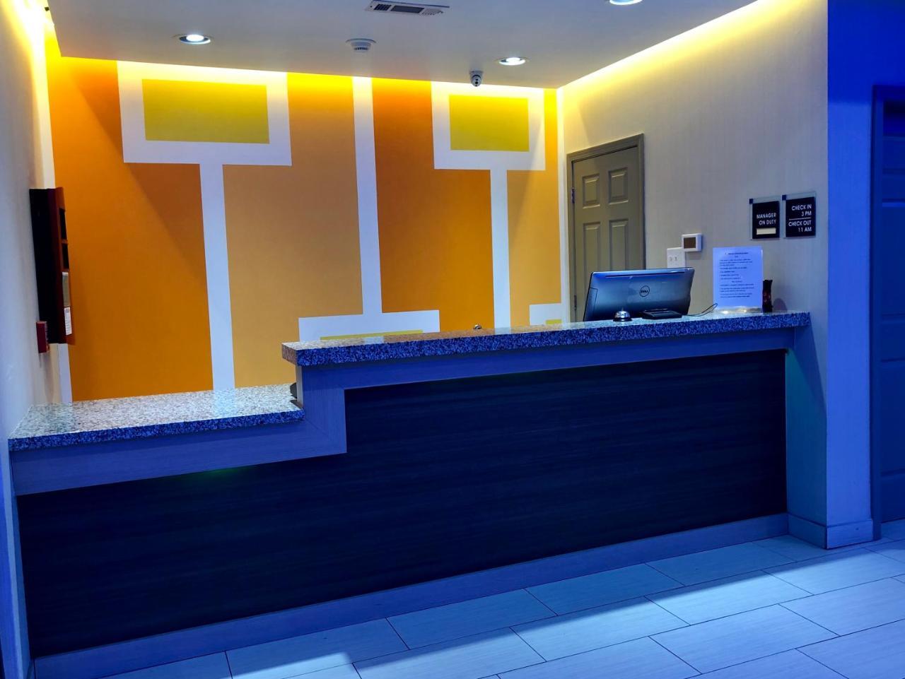 Catoosa Inn & Suites Buitenkant foto